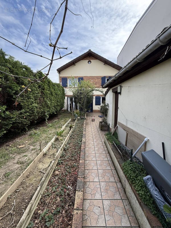 Maison à LE BLANC-MESNIL