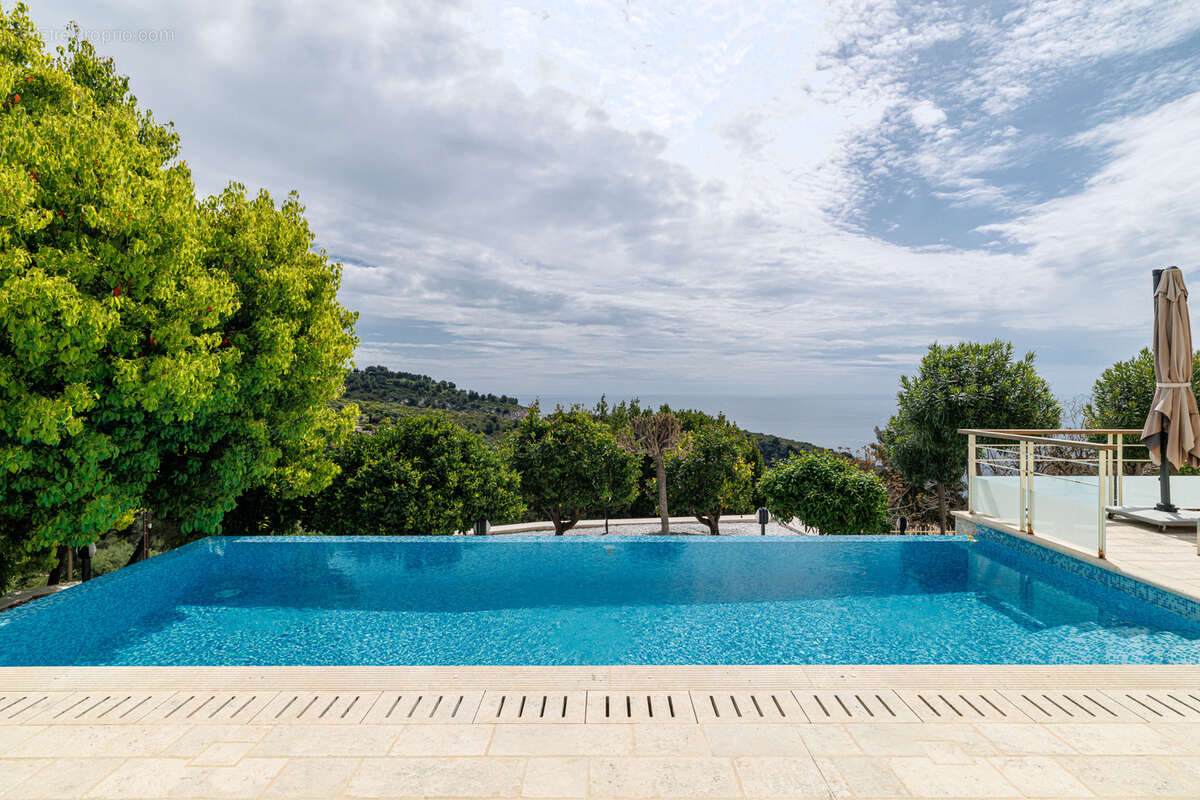Maison à EZE