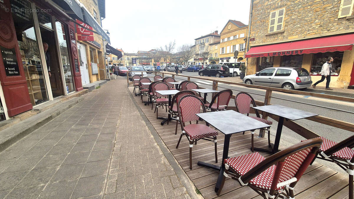 Commerce à LE BOIS-D'OINGT
