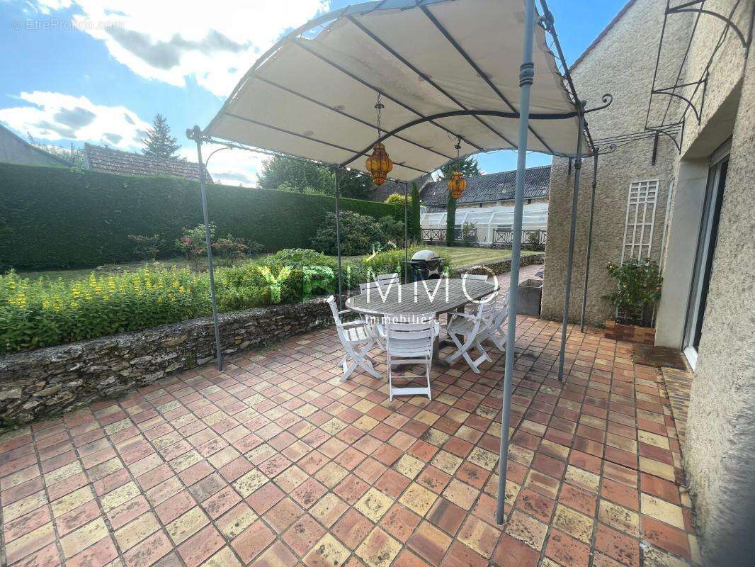 Maison à LA CELLE-LES-BORDES