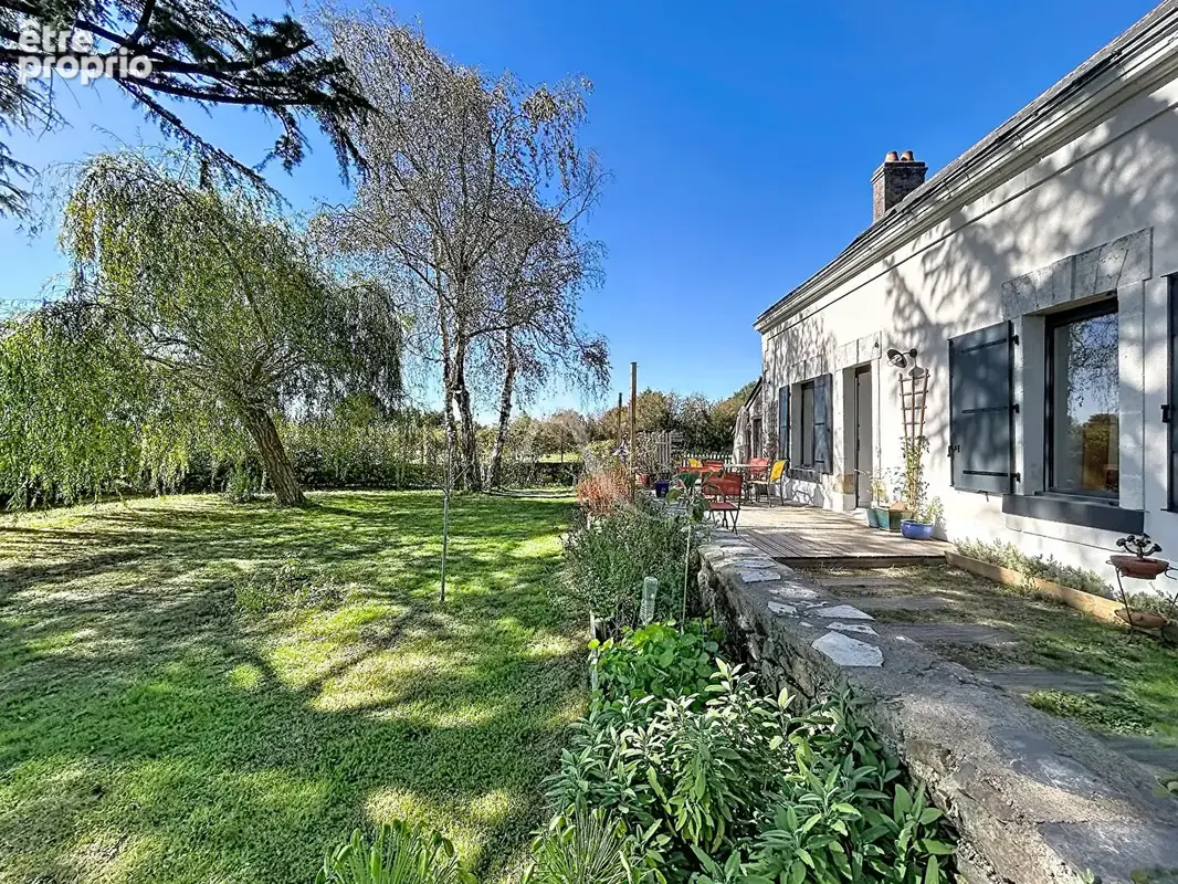Maison à SAINT-LAMBERT-DU-LATTAY