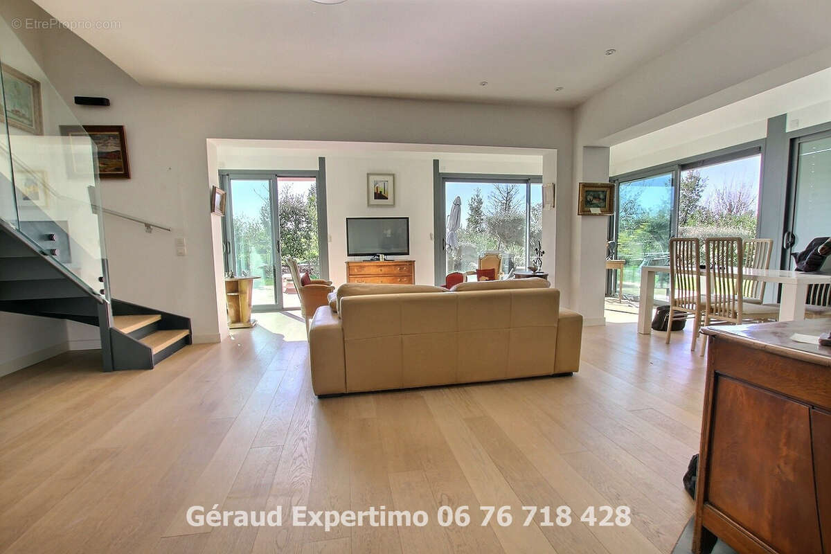 Superbe villa 5 pièces avec vue imprenable sur le golf  10mn du centre  Aix-en-Provence - piscine - photo 5