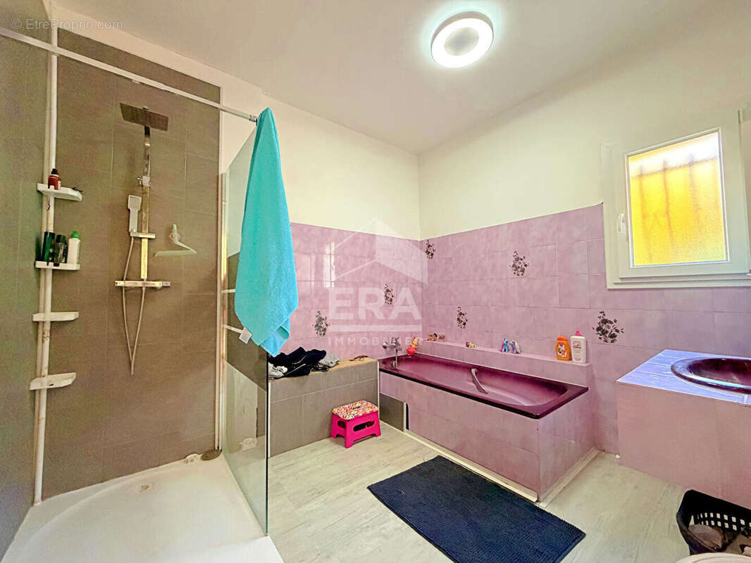 Maison à LA COURONNE