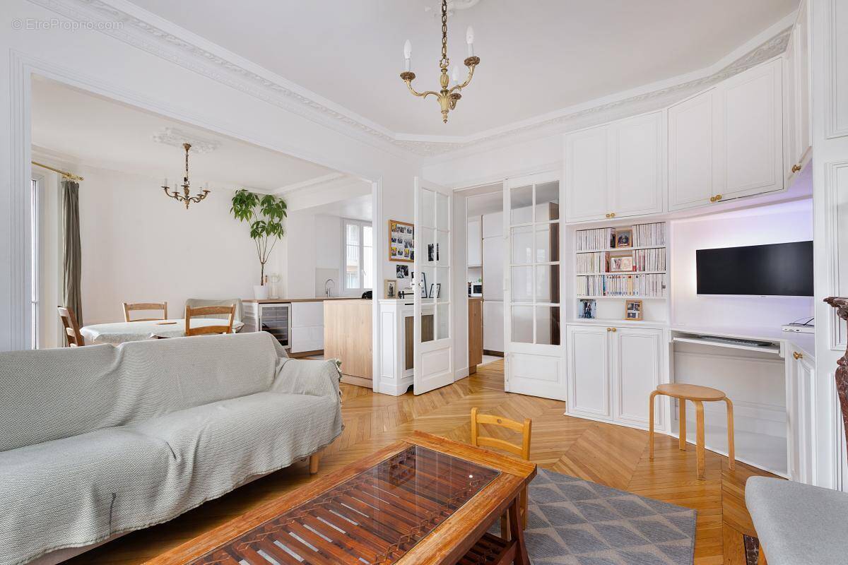 Appartement à COURBEVOIE