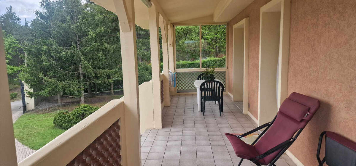 A saisir Maison bourgeoise composée de 2 appartements avec de nombreuses dépendances et  un grand terrain de 1 - photo 5