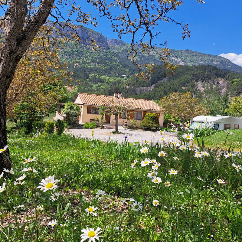 Maison à CORNILLAC