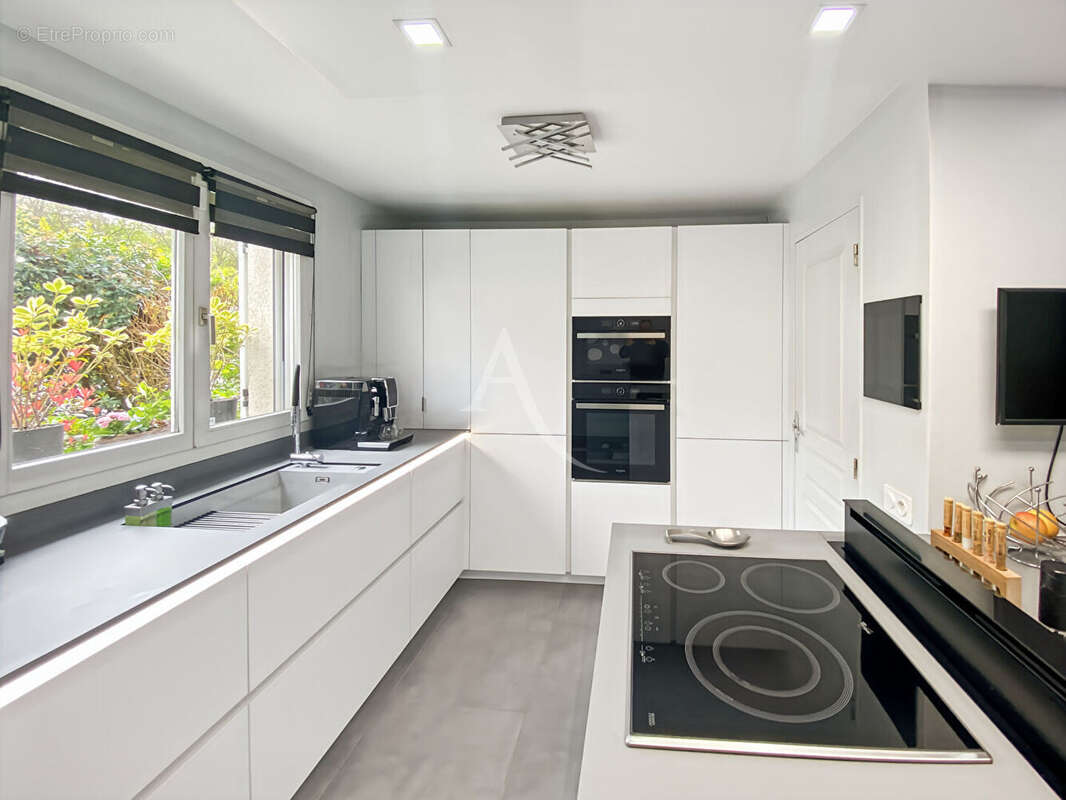 Maison à JOUY-LE-MOUTIER