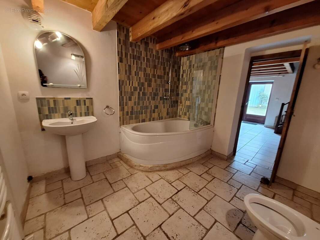 Maison de campagne, grange et terrain - photo 10