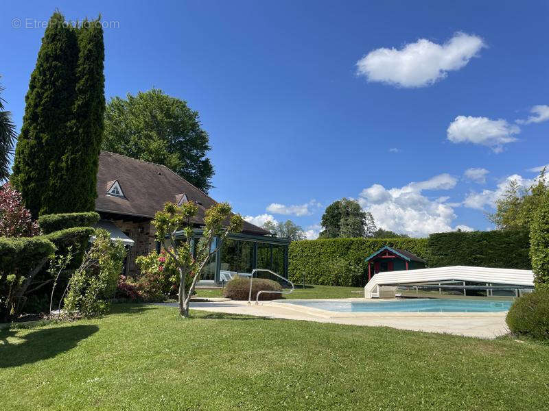 Maison à ARNAC-POMPADOUR