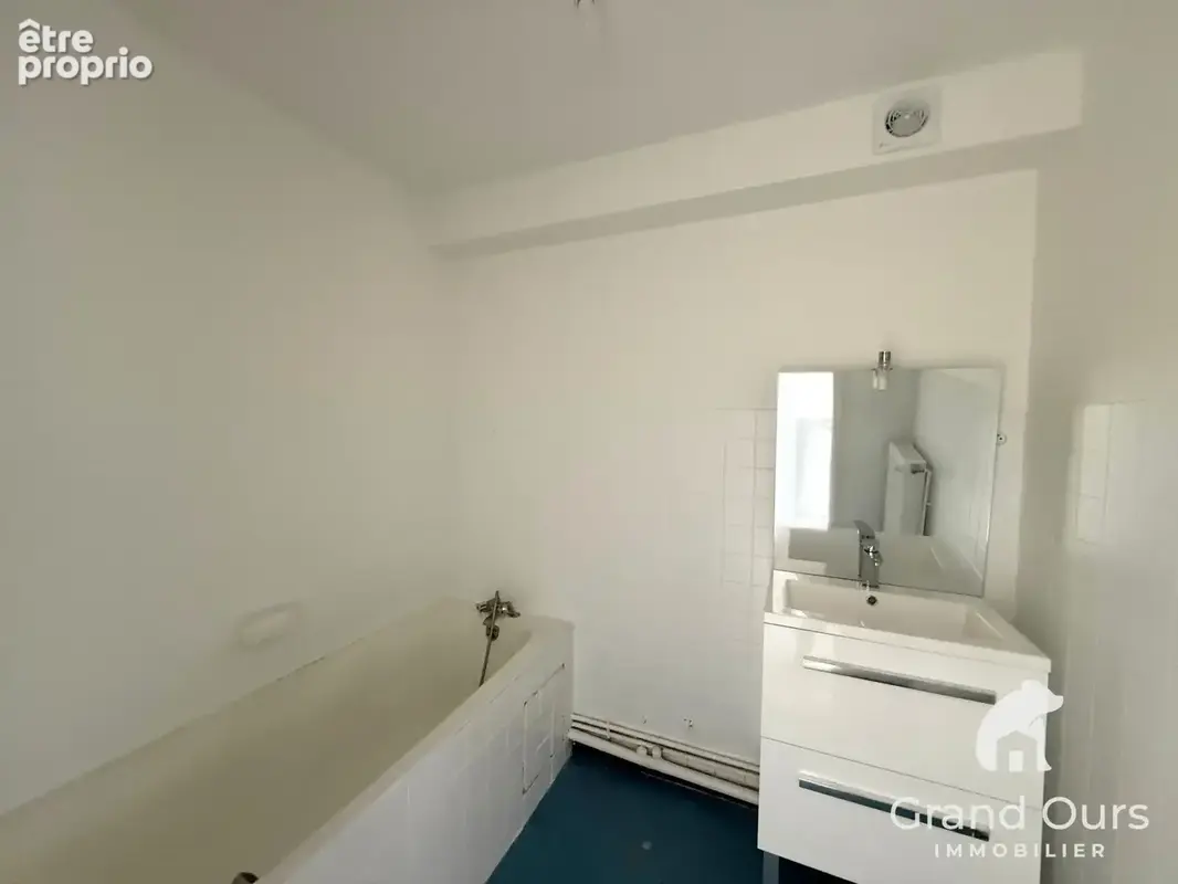 YZEURE - Appartement T4bis Lumineux avec Balcons, Garage et Jardin Privatif - photo 8