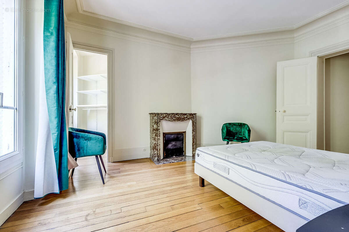 Appartement à PARIS-14E