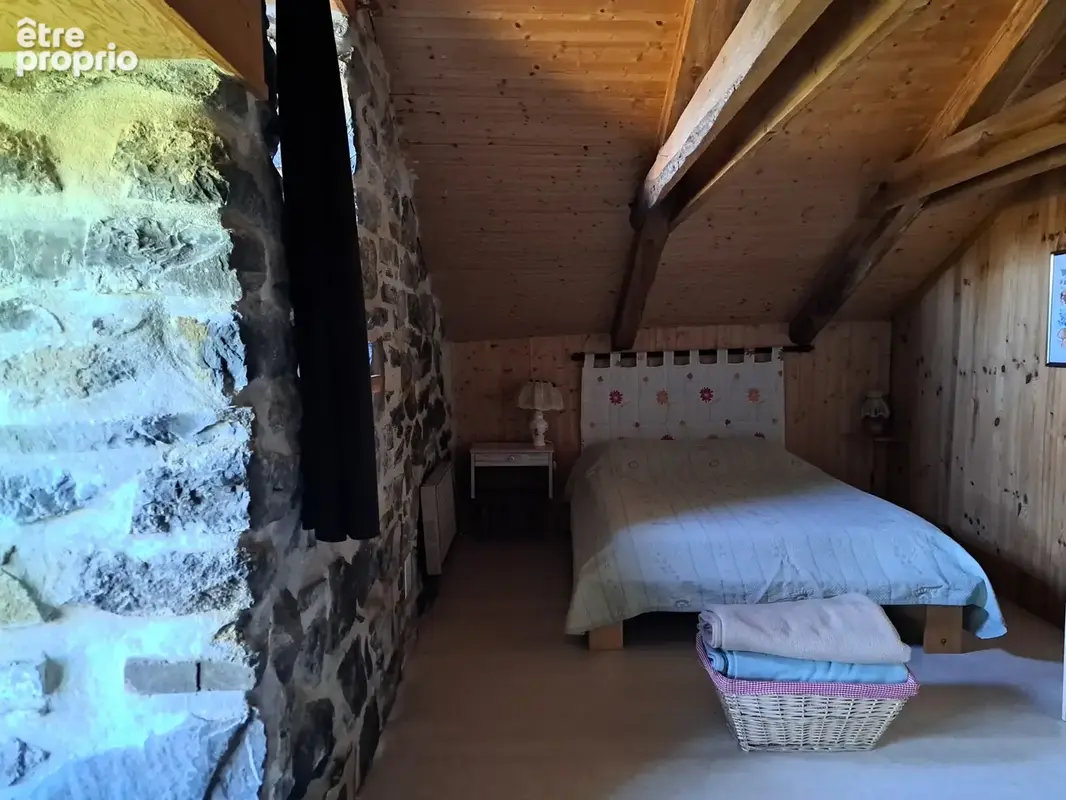 Ancienne petite chaumière au toit de lauzes sur 6000 m2 de terrain - photo 13