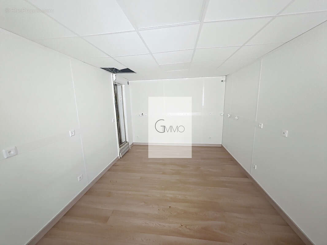 Commerce à PARIS-18E