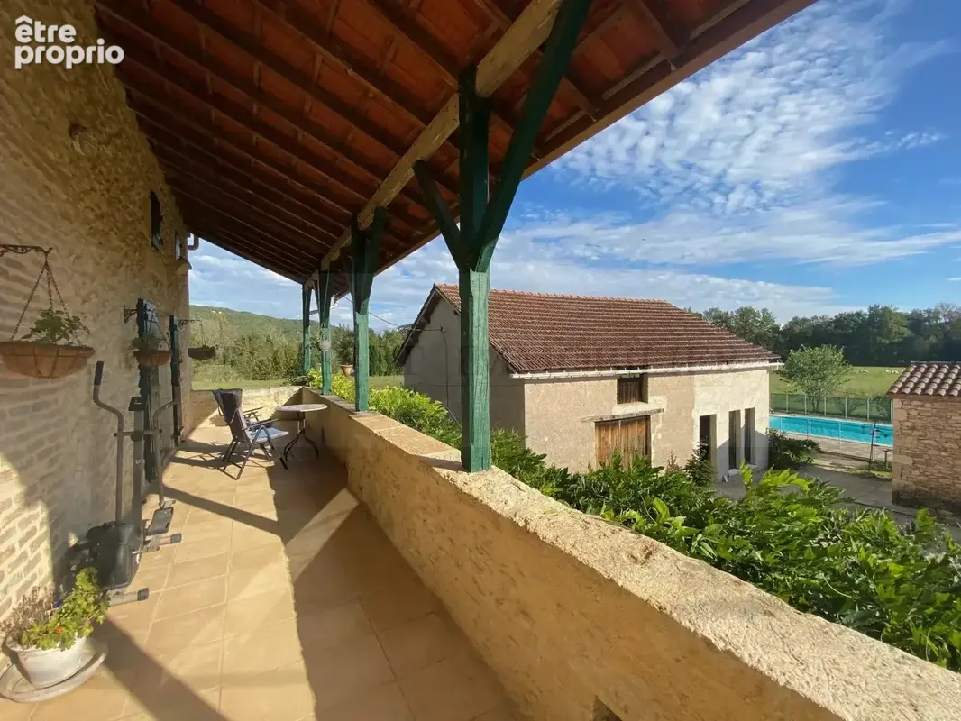 Superbe ensemble en pîerre avec piscine et dépendances au bord du Lot - photo 9