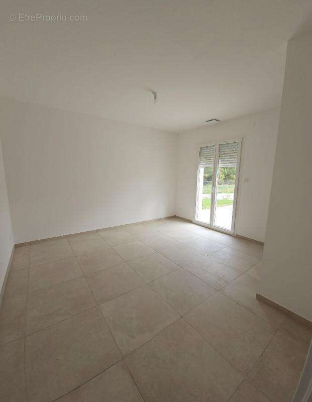 Maison à ALBA-LA-ROMAINE