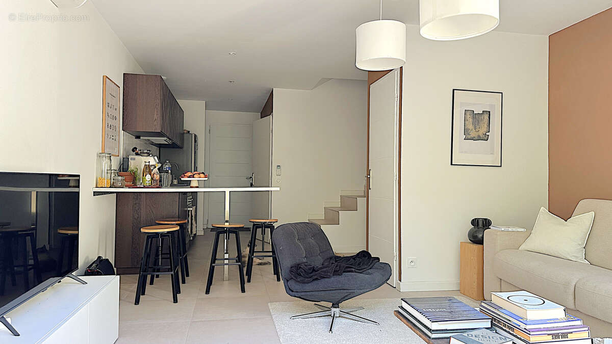 Maison à LA ROQUE-D'ANTHERON