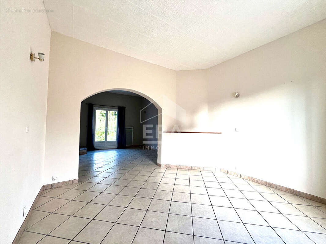 Maison à MONTEREAU-FAULT-YONNE