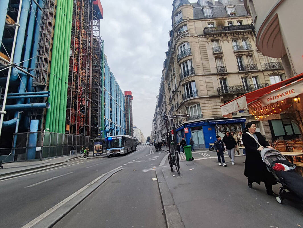 Autre à PARIS-3E