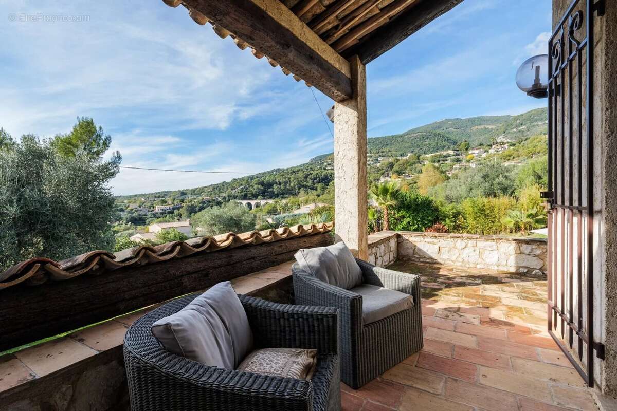Maison à TOURRETTES-SUR-LOUP