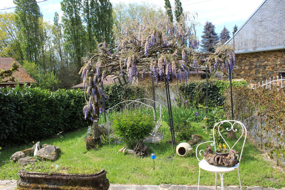 Maison à SAINT-GENEST-SUR-ROSELLE