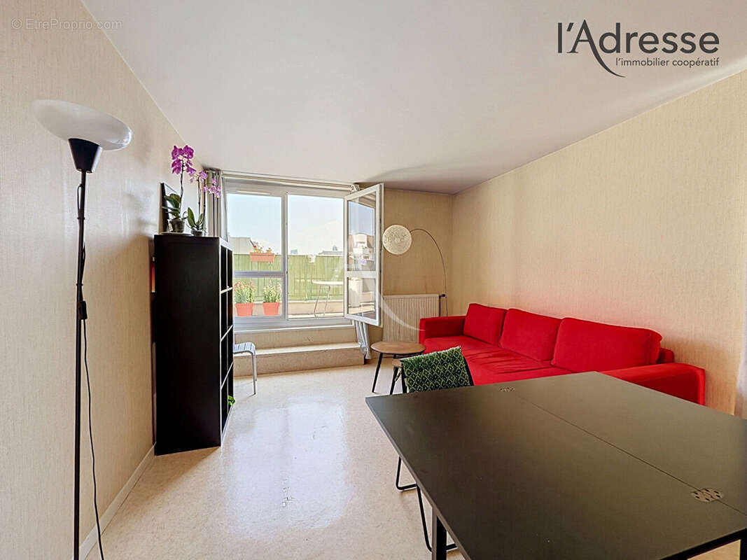 Appartement Suresnes - Vendu loué -  2 pièces 44m2 -Terrasse -18m²  Cave - parking - photo 2