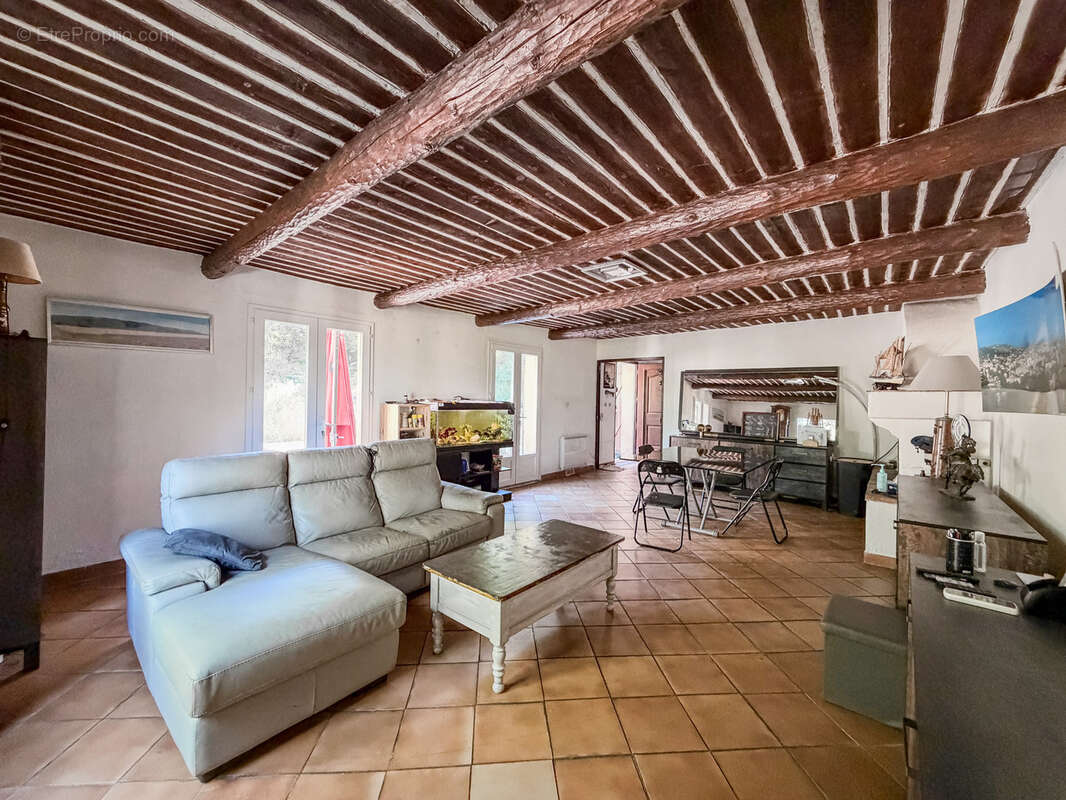 Villa T5 134 m2 avec piscine - photo 2