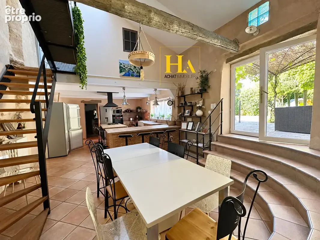 Maison de caractère de 433 m² avec gîte - Saint-Marcel-d'Ardèche - photo 3