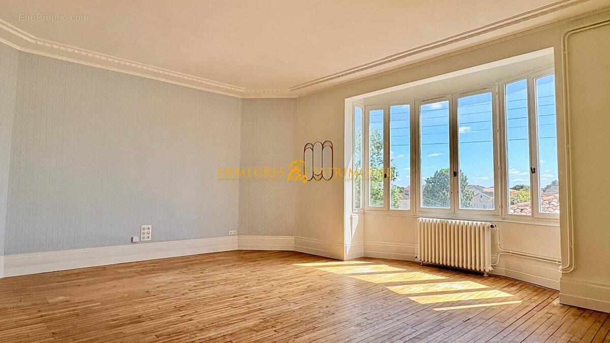 Appartement 140 m² à Angouleme  - photo 1