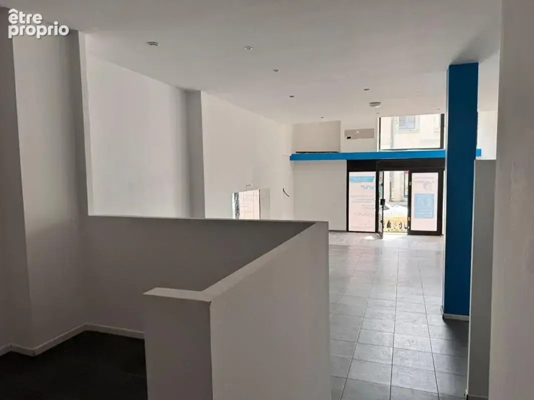 Local commercial 124 m² en emplacement stratégique, vitrine sur avenue - photo 3