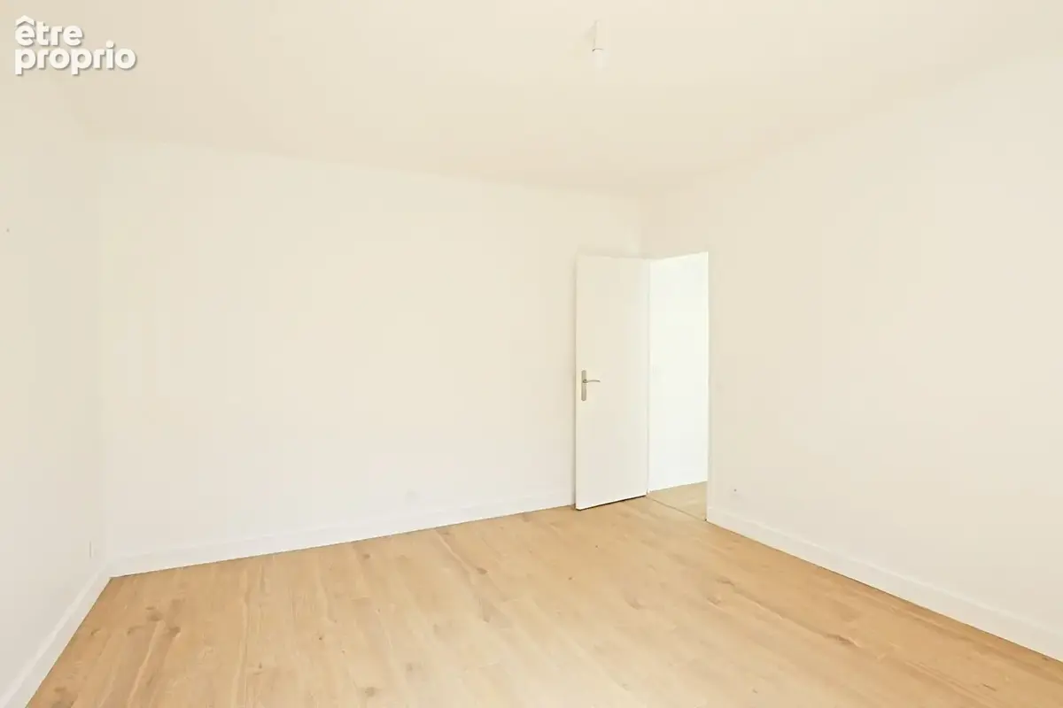 PANTIN - 30 rue du Pré Saint Gervais - 2P - 1er sur cour façon CANNES - photo 4