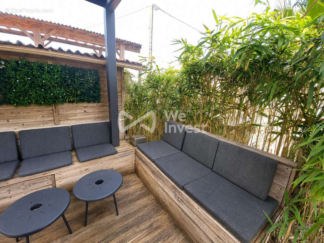 Maison 248 m² à Saint-Romain-De-Benet  - photo 2