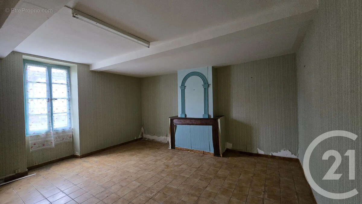 Maison à MOMUY