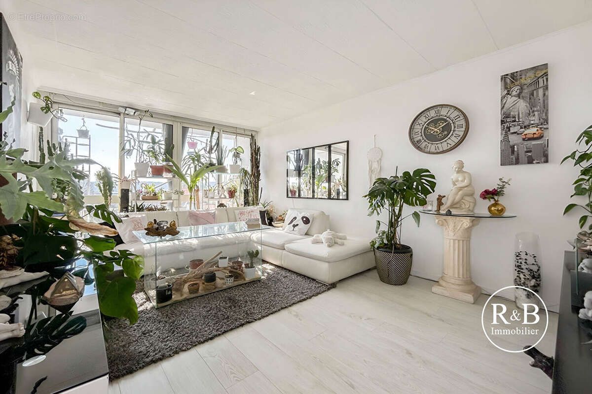 Appartement à LES CLAYES-SOUS-BOIS