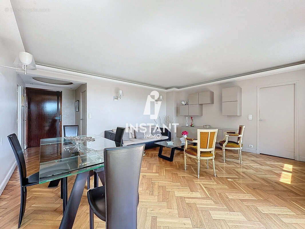 Appartement à CHARENTON-LE-PONT