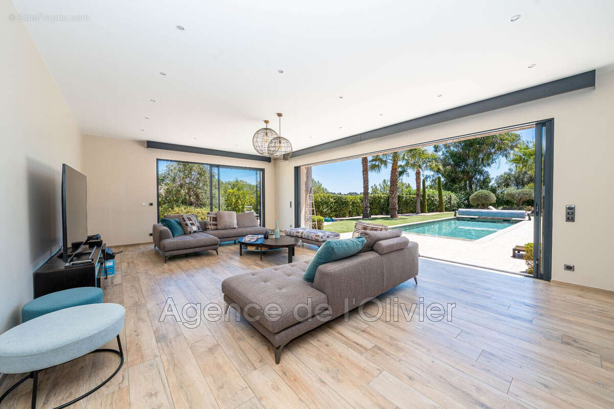 Maison 309 m² à Opio  - photo 6