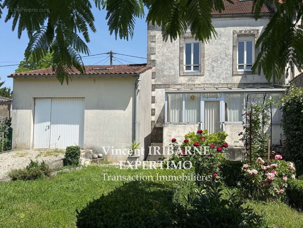 Maison à SAINTES