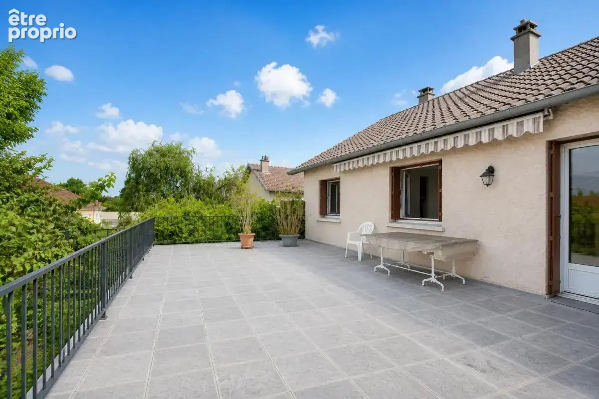 Vendat : Maison 199m² avec terrasse et jardin - photo 18
