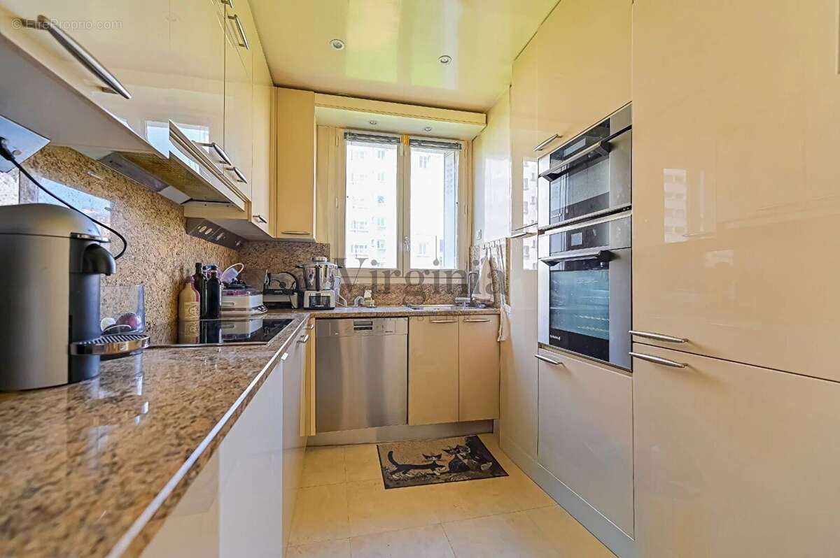 Appartement à CHARENTON-LE-PONT