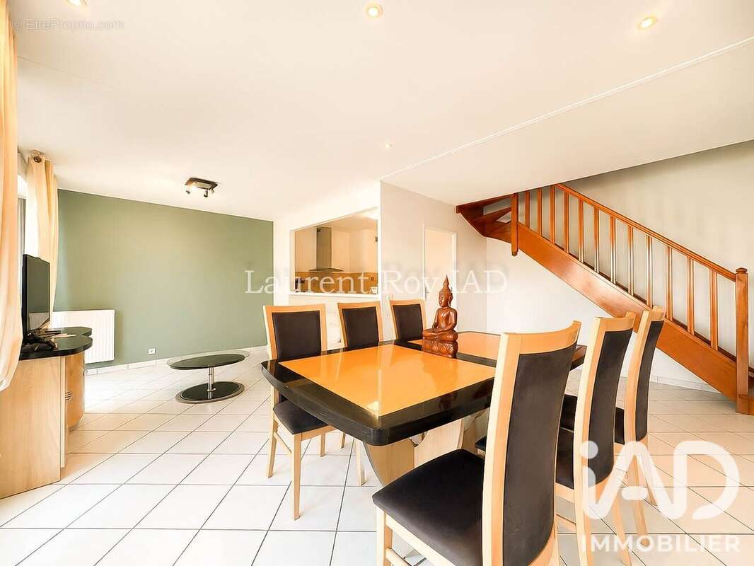 Appartement 109 m² à Saint-Ouen-L'aumone  - photo 4