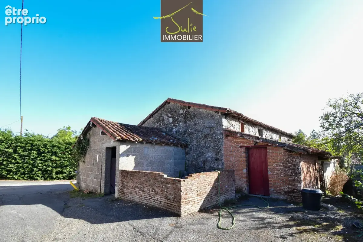 Secteur LA FORET SUR SEVRE - Maison de campagne, 3 chambres, 1,3 h de terrain avec dépendance - photo 8