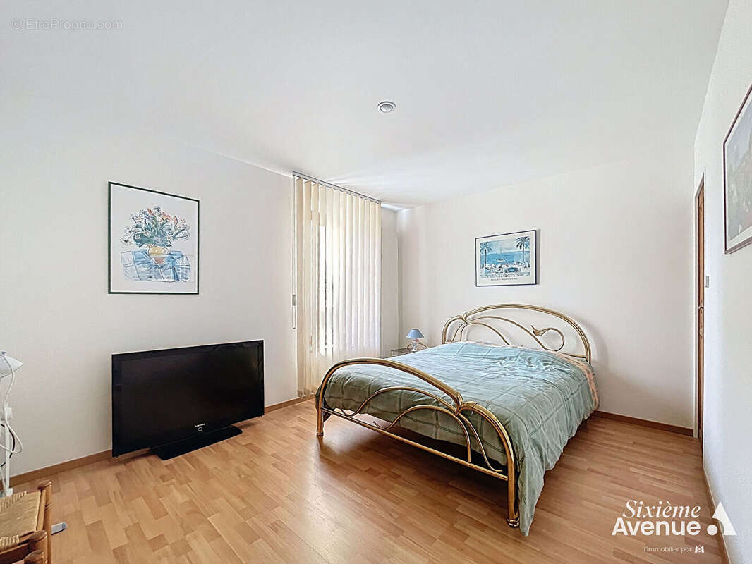Maison de village de 240 m² utiles (5 chambres) + garage et appartement séparé de  69 m² (1 chambre) - photo 14