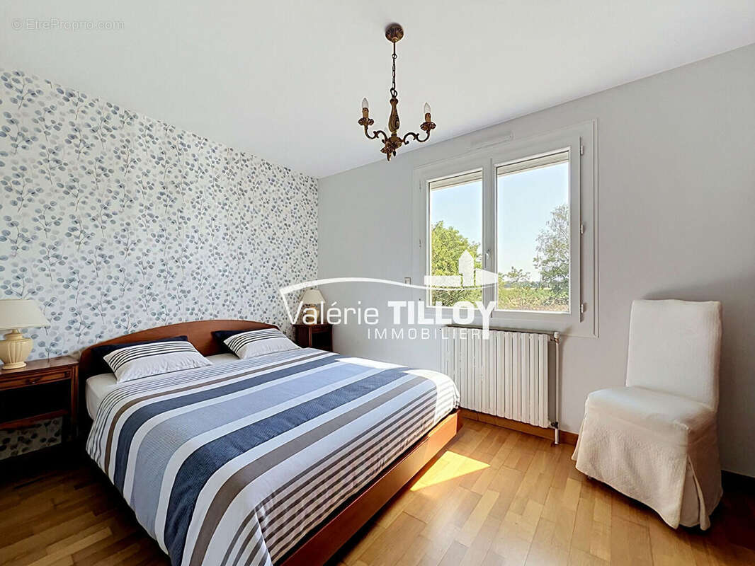 Maison individuelle avec grand terrain de 2 500 m², sous-sol complet et combles aménageables - photo 5