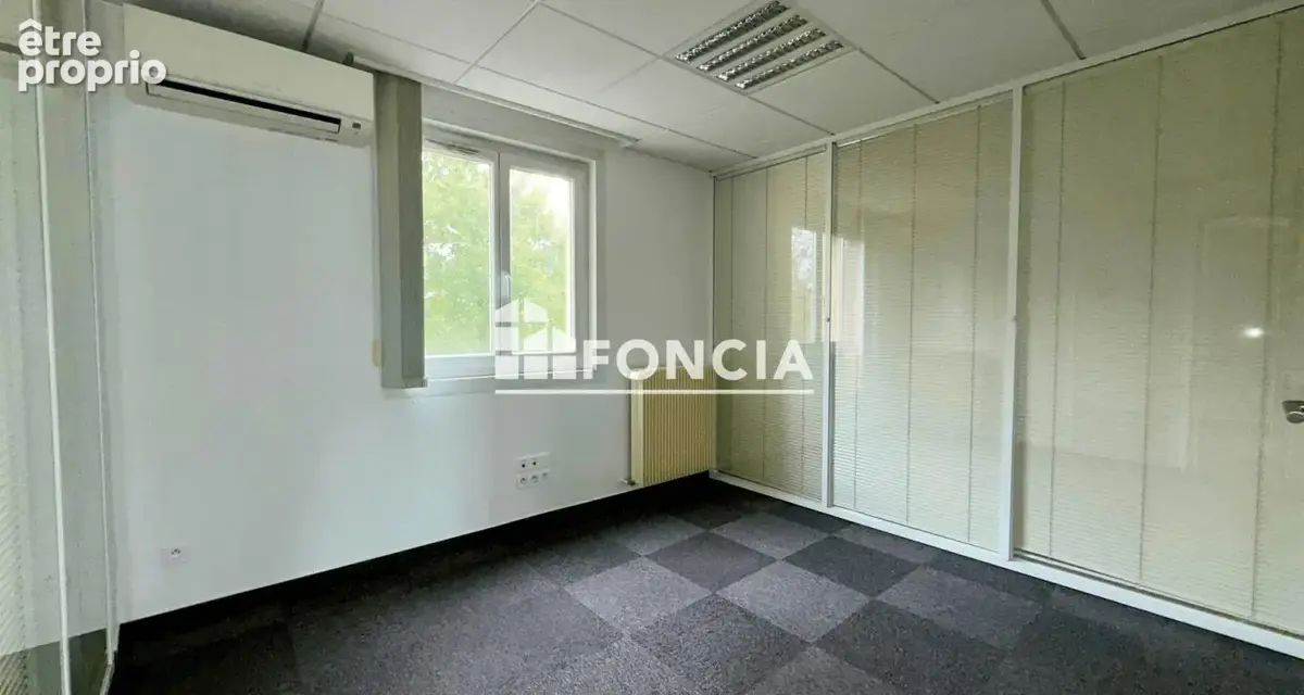 Local commercial libre sur deux niveaux de 190m2 - Quartier Saint Eloi - photo 10