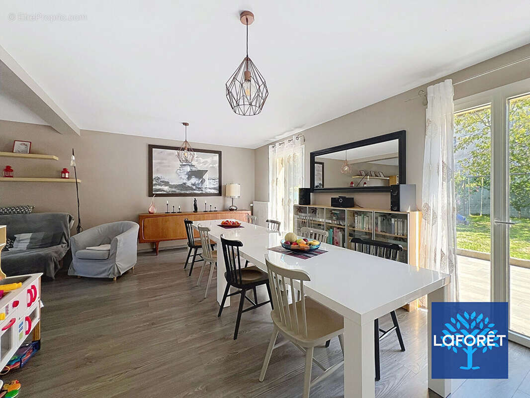 Maison à FONTENAY-LE-VICOMTE