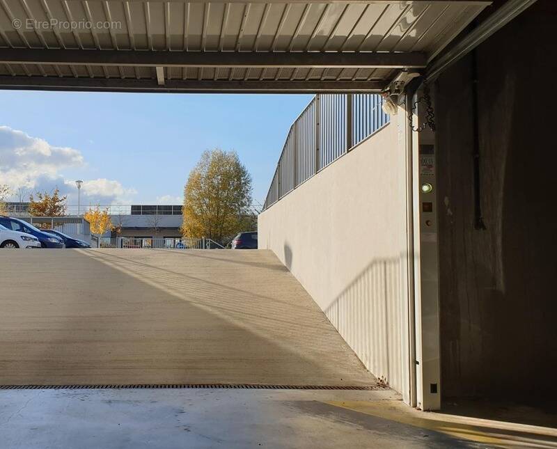 Parking à VILLENAVE-D&#039;ORNON