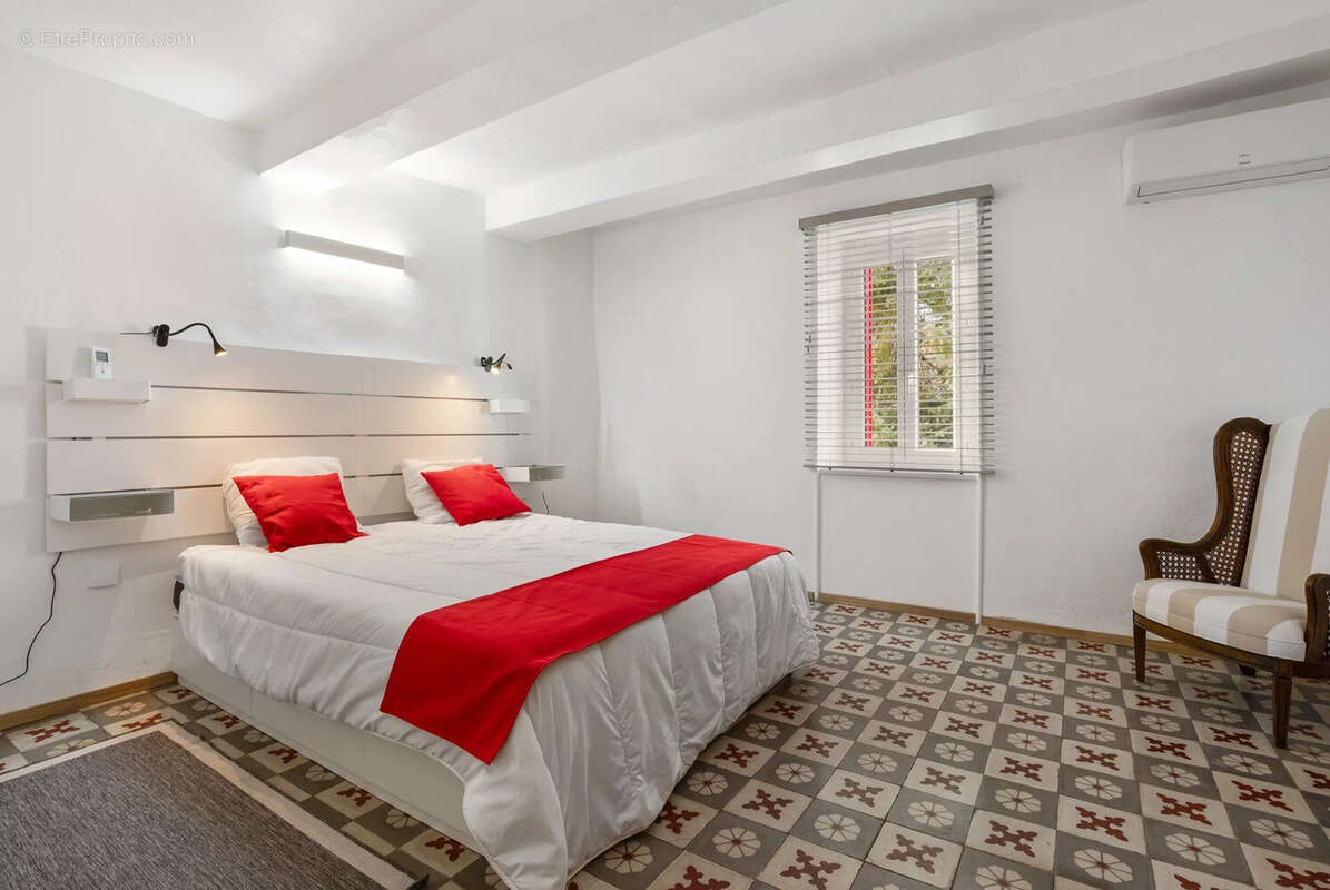 Maison 330 m² à Faugeres  - photo 8