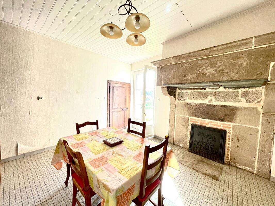 Maison à MONTHUREUX-SUR-SAONE