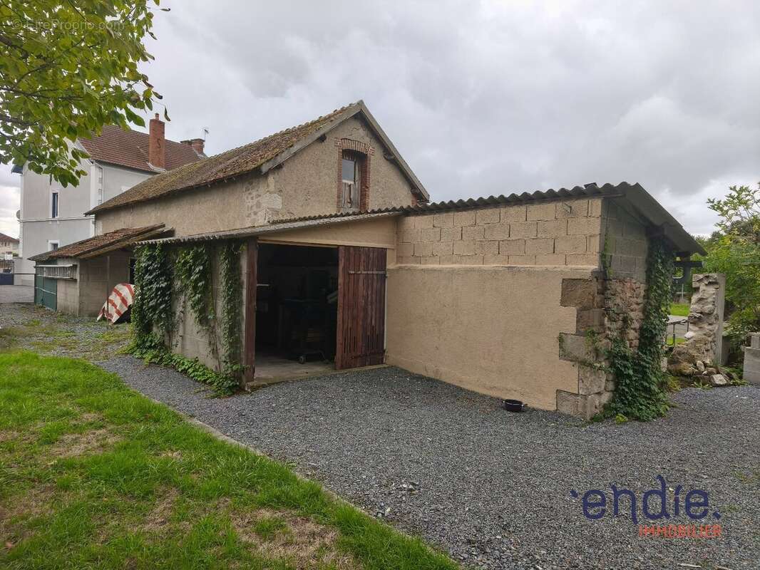 Maison à COSNE-D&#039;ALLIER