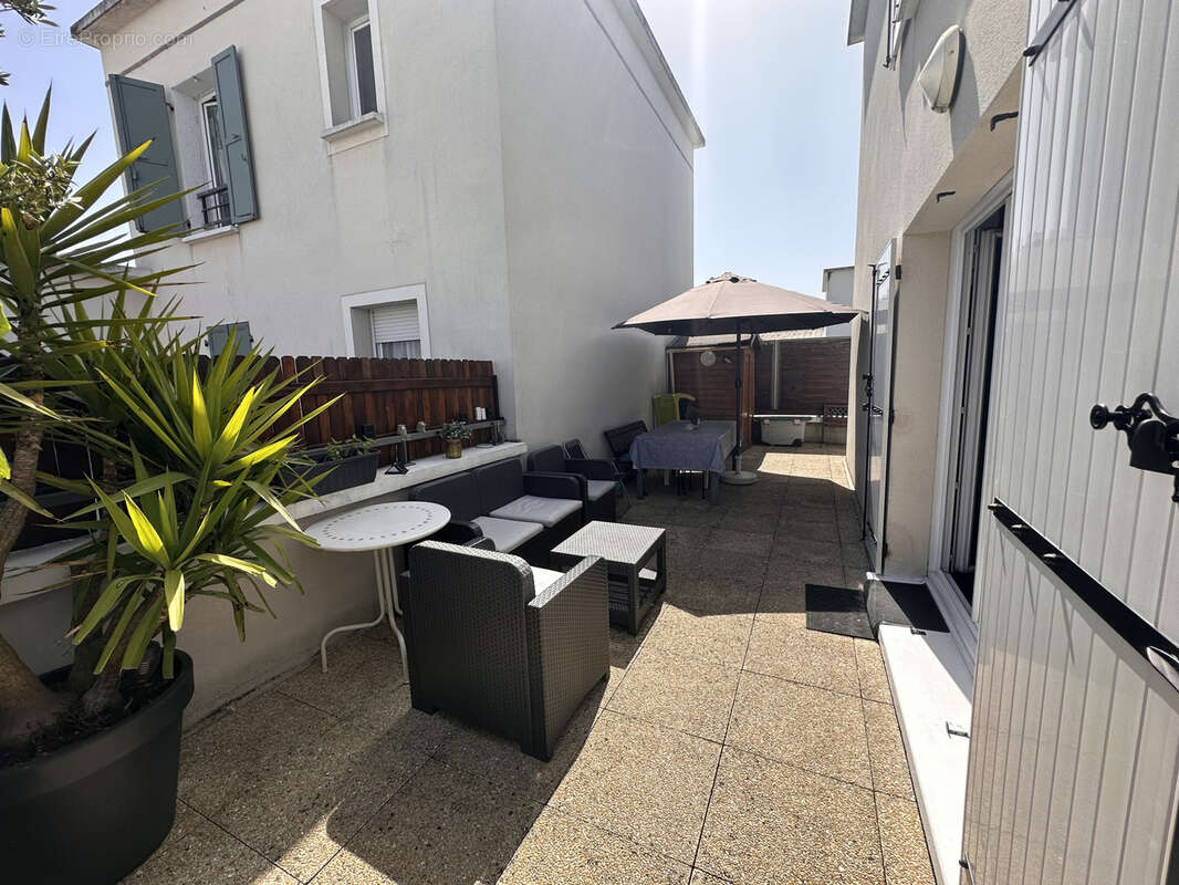 Appartement à STAINS