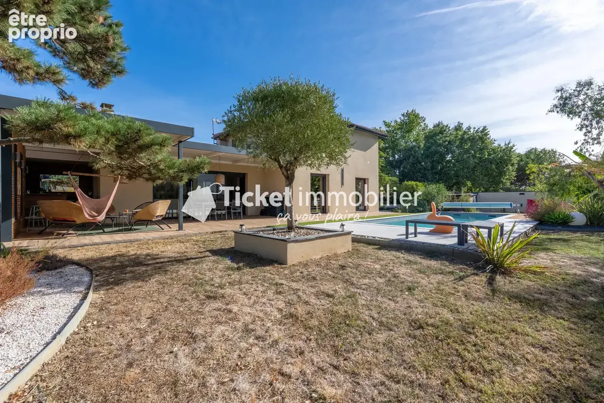 Villa 7 pièces de 304,16m2 avec piscine, carport hors couloir aérien - photo 3